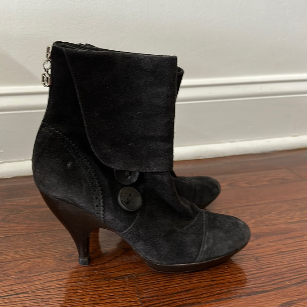 DKNY Y2K suede booties size 7 (made in Italy)